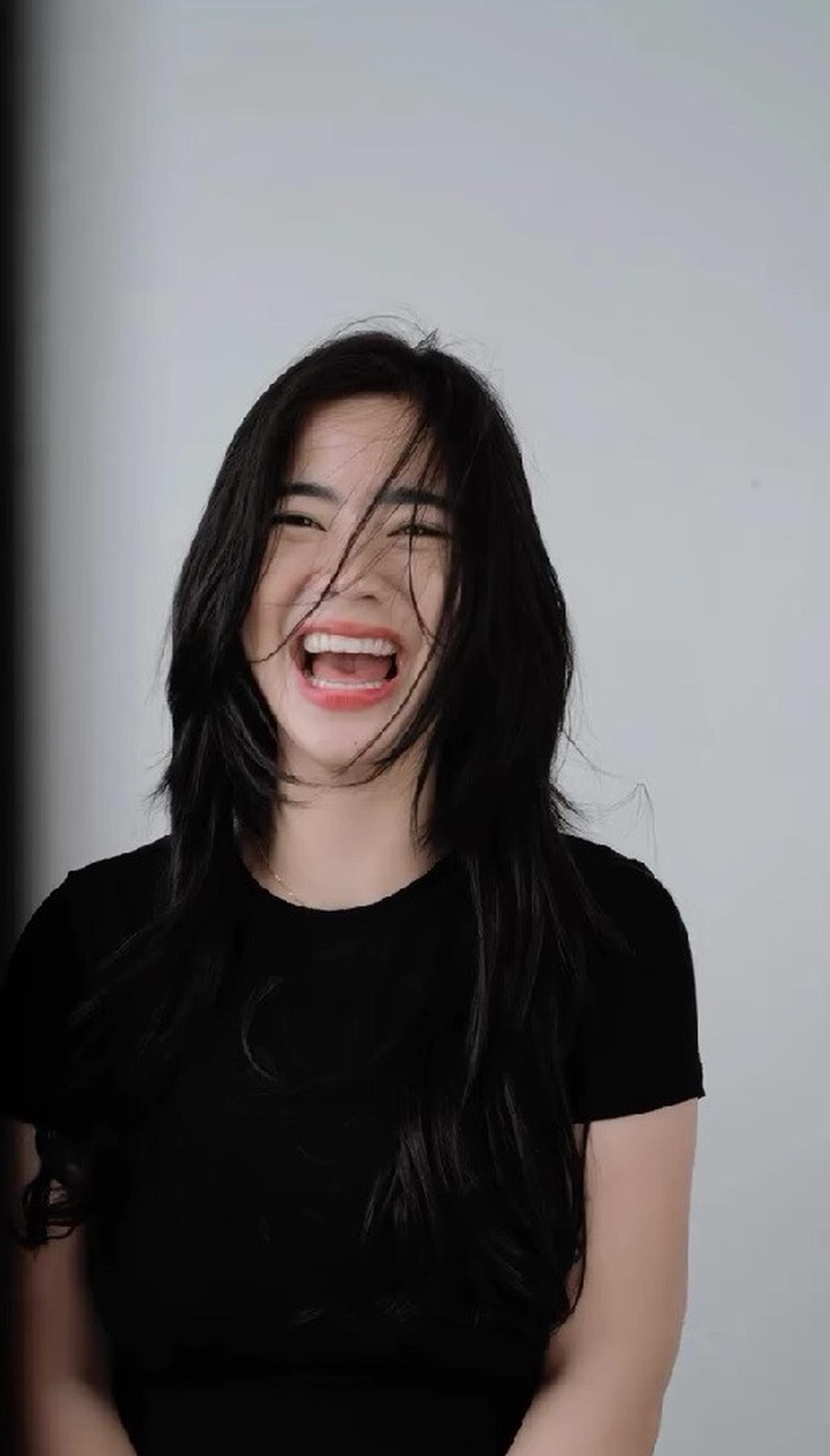 Ikut Tren Foto Gagal, Felicya Angelista Justru Banjir Pujian Netizen yang Sebutnya Tetap Cantik