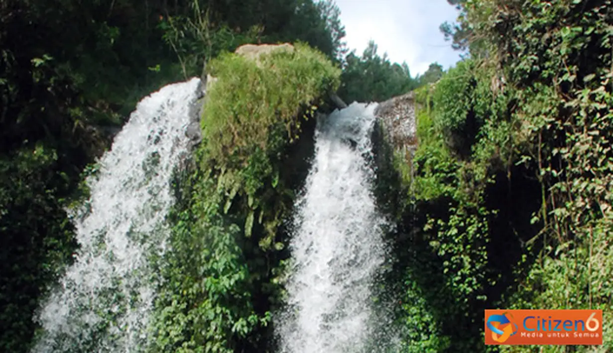 Citizen6, Jawa Tengah: Grenjengan Kembar memiliki dua buah air terjun yang berdampingan. (Pengirim: Jarot Wahyudi).