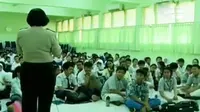 Siswa Baru SMA 70 Dapat Materi dari Kepolisian Jaksel