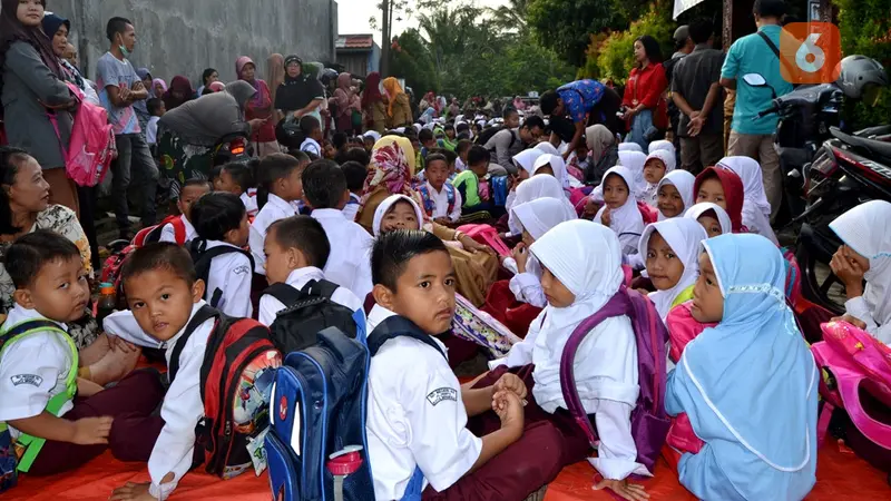 Pagar Disegel Murid SDN 62 Bengkulu Belajar Di Jalanan