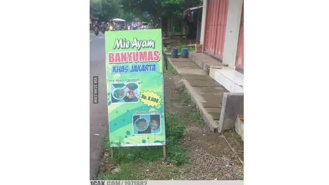 6 Spanduk Nyeleneh Penjual Mi Ayam Ini Bikin Geleng Kepala