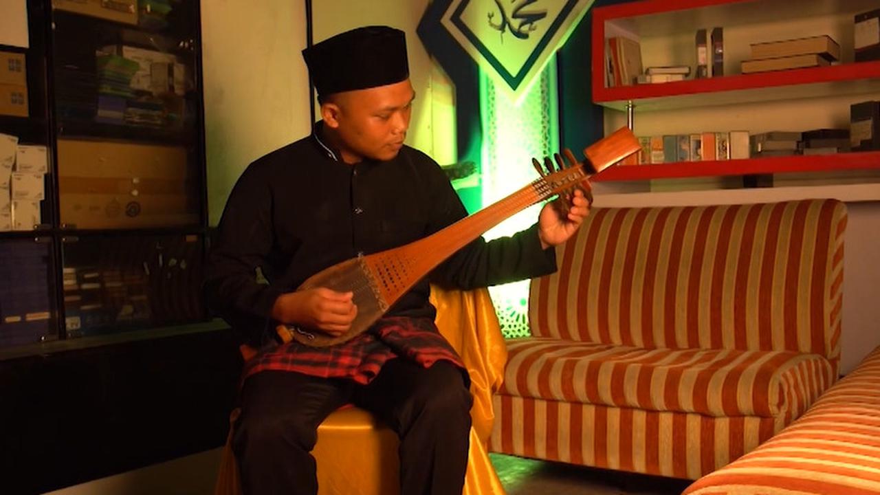 Mengenal Tingkilan, Ketika Warga Kutai Berbalas Pantun Sambil Bermain Musik Gambus