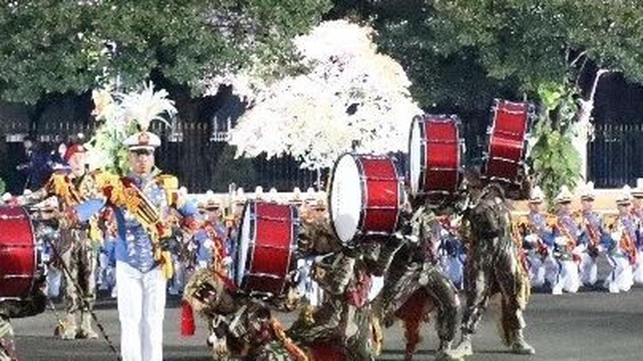 Setelah upacara parade senja, acara kemudian dilanjutkan dengan pertunjukkan defile para prajurit TNI. Foto: Dok. Menhan