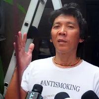 Entah bercanda atau sebenarnya, ternyata Bimbim Slank lebih mengenal Ahok daripada seterunya Haji Lulung, meski sudah jadi trending topik.