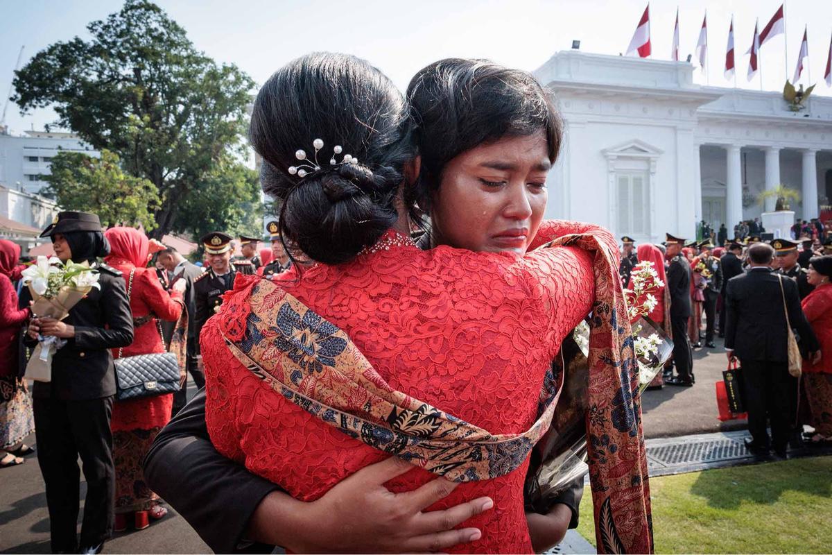 FOTO: Tangis Haru Warnai Pelantikan 2.000 Perwira Remaja oleh Presiden Prabowo