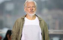 Hadir di Festival Film Cannes, Julian Assange Pakai Kaos Bertuliskan Nama 4.986 Anak Palestina yang Dibunuh Israel