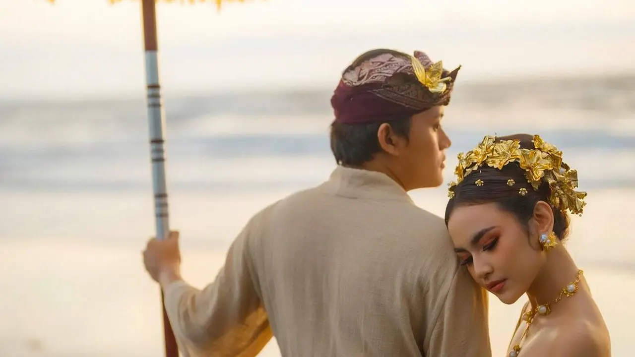 7 Potret Prewedding Rizky Febian dan Mahalini Pakai Busana Adat Bali, Menawan