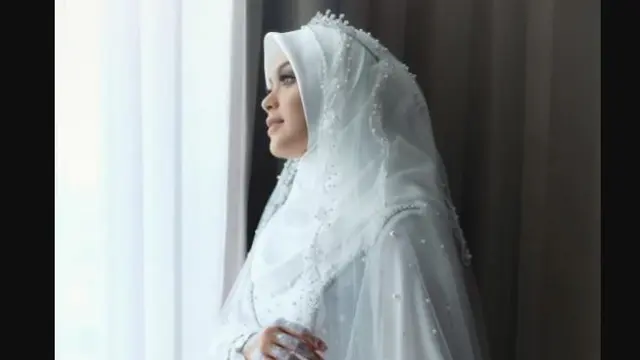 Cerita Perancang yang Siapkan Gaun Pengantin Vebby Palwinta Hanya dalam 5 Hari