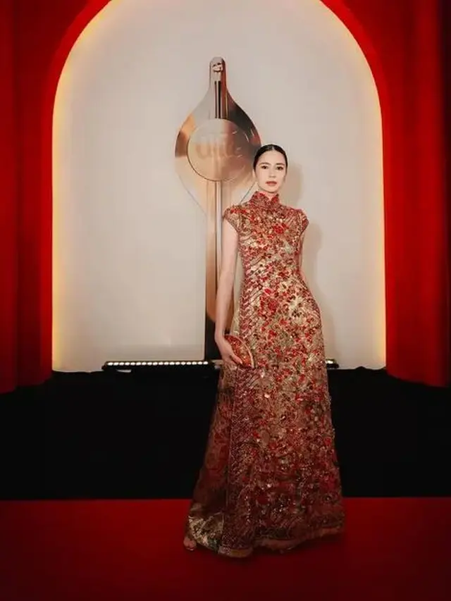 Inspirasi Outfit dan Gaya Rambut Imlek ala Artis (Instagram/@laurabas)