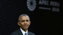 Presiden AS Barack Obama saat mengadakan konferensi pers acara Asia-Pacific Economic Cooperation summit (KTT APEC) di Lima, Peru, Minggu (20/11). Konferensi ini menjadi forum selamat berpisah Obama dengan para pemimpin dunia. (REUTERS/Mariana Bazo)