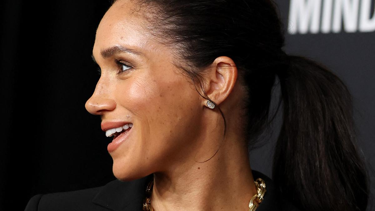 Desainer Balenciaga Sebut Meghan Markle Mengundang Dirinya Sendiri ke Paris Fashion Week 2026