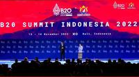 Chair B20 Indonesia Shinta Wijaya Kamdani dan Ketua Umum Kadin Indonesia Arsjad Rasyid. Pertemuan bisnis dalam G20 atau disebut B20 telah mencapai puncak pembahasan. Nantinya, berbagai hasil yang didapat akan disetor ke tingkat kepala negara di Konferensi Tingkat Tinggi atau KTT G20 di Bali, 15-16 November 2022.