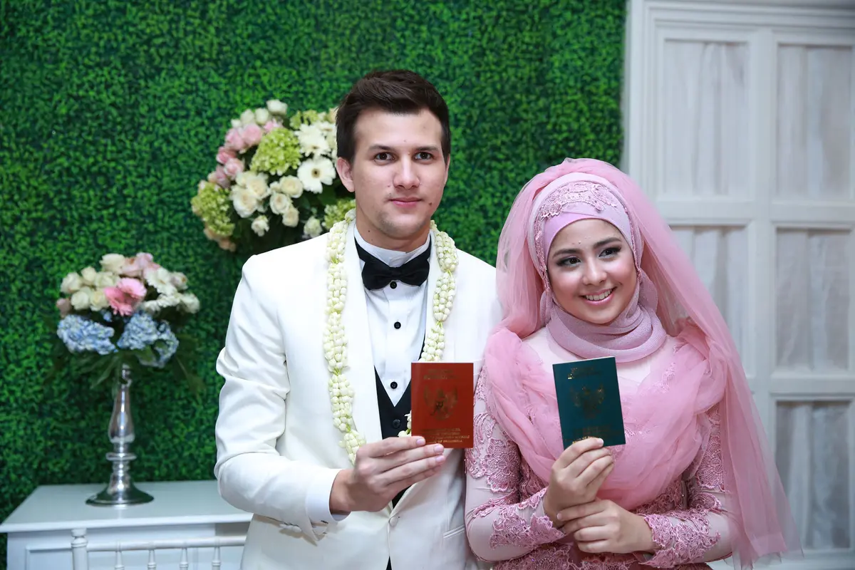 Stuart Collin dan Risty Tagor