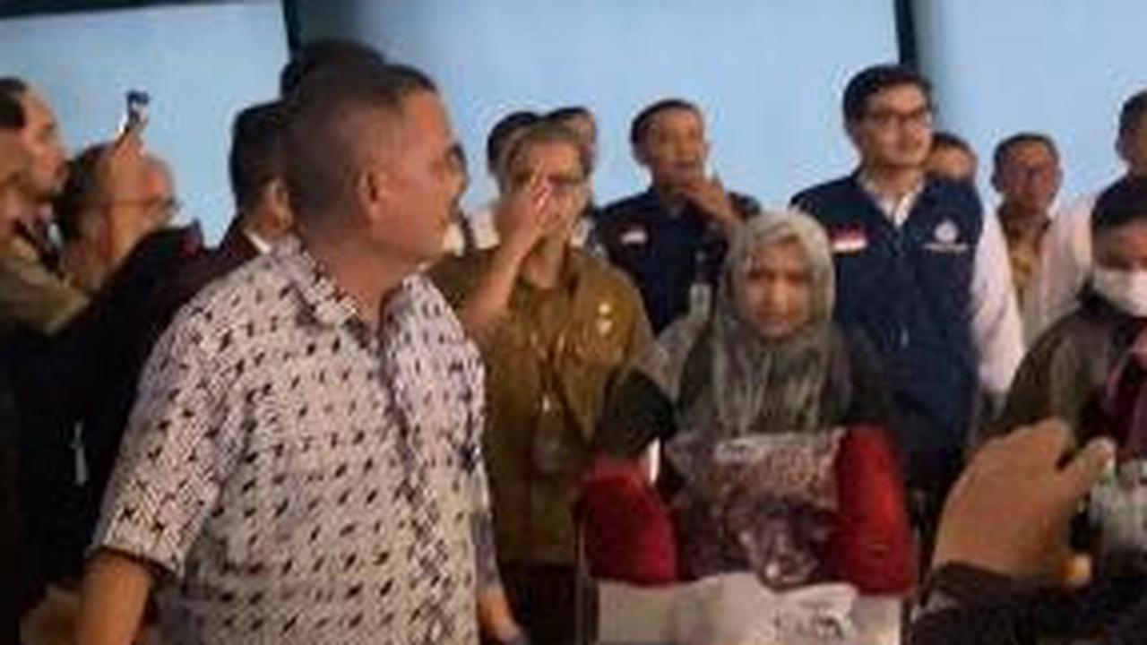 Wajah-Wajah Lega WNI Injakkan Kaki di Tanah Air usai Dievakuasi Imbas Ketegangan Iran-Israel