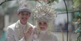 (Management Dinda Hauw)