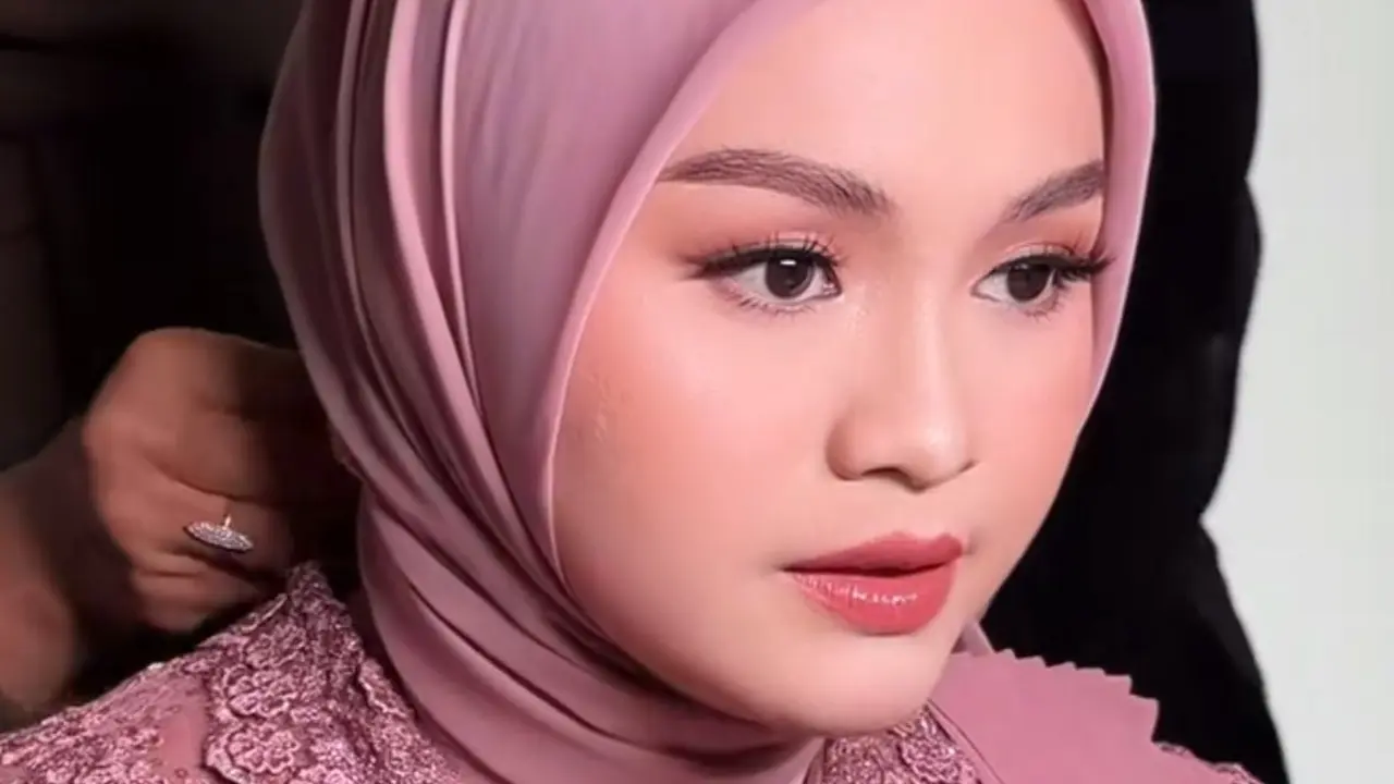 Demi Privasi MUA Salma Salsabil Ungkap Baru Tau Siapa yang Dirias 1 Jam Sebelum Acara Tunangan. (Dok: TikTok  @kameela_makeup)