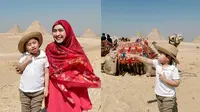 Potret Oki Setiana Dewi liburan ke Piramida Giza, Mesir (sumber: Instagram/okisetianadewi)