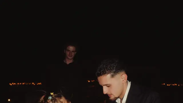 Manis dalam Dress Hitam, Kamari Ikut Terima Cincin di Momen Lamaran Jennifer Coppen