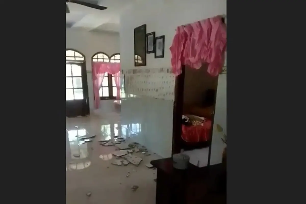Rumah warga rusak akibat gempa Tuban. (Istimewa)