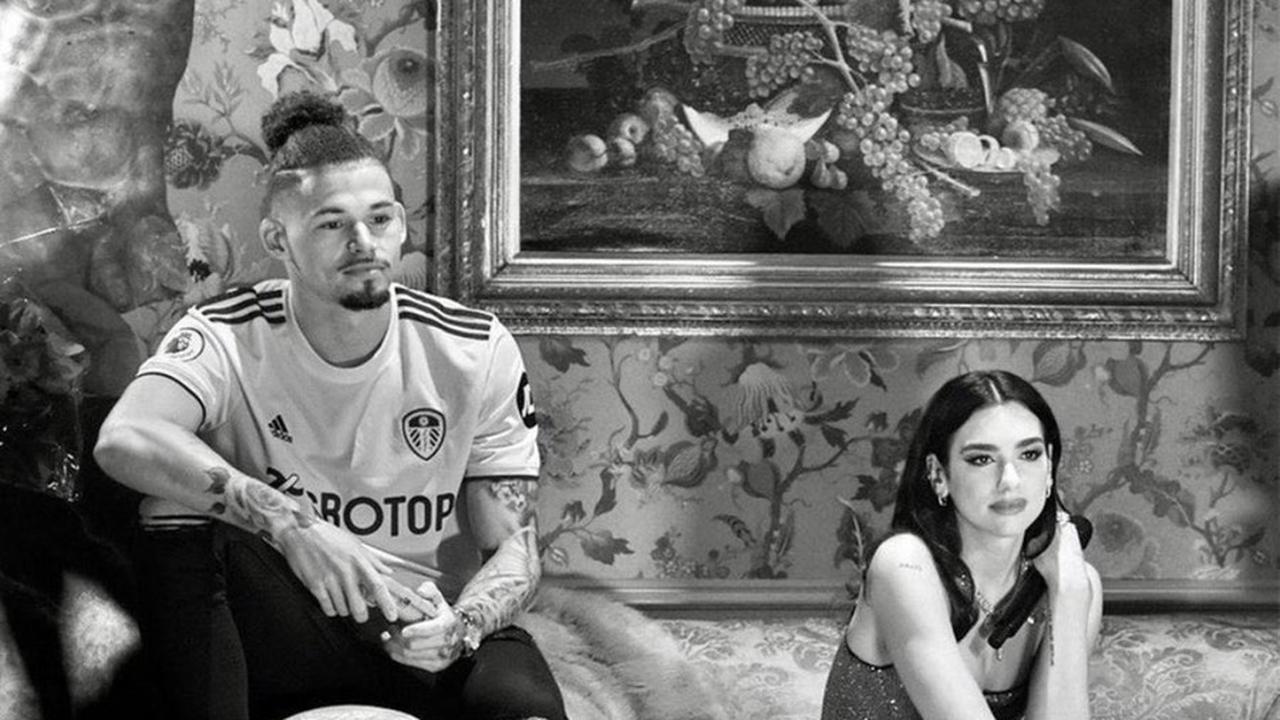 Dua Lipa nggak mau ketinggalan! Ia mendapat momen langka untuk berfoto dengan Kalvin Phillips, dan keduanya terlihat sangat serasi!