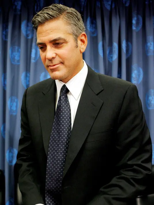 Tak hanya di depan kamera saja imej George Clooney terlihat begitu kuat, tapi juga di dunia nyata.  (Bintang/EPA)