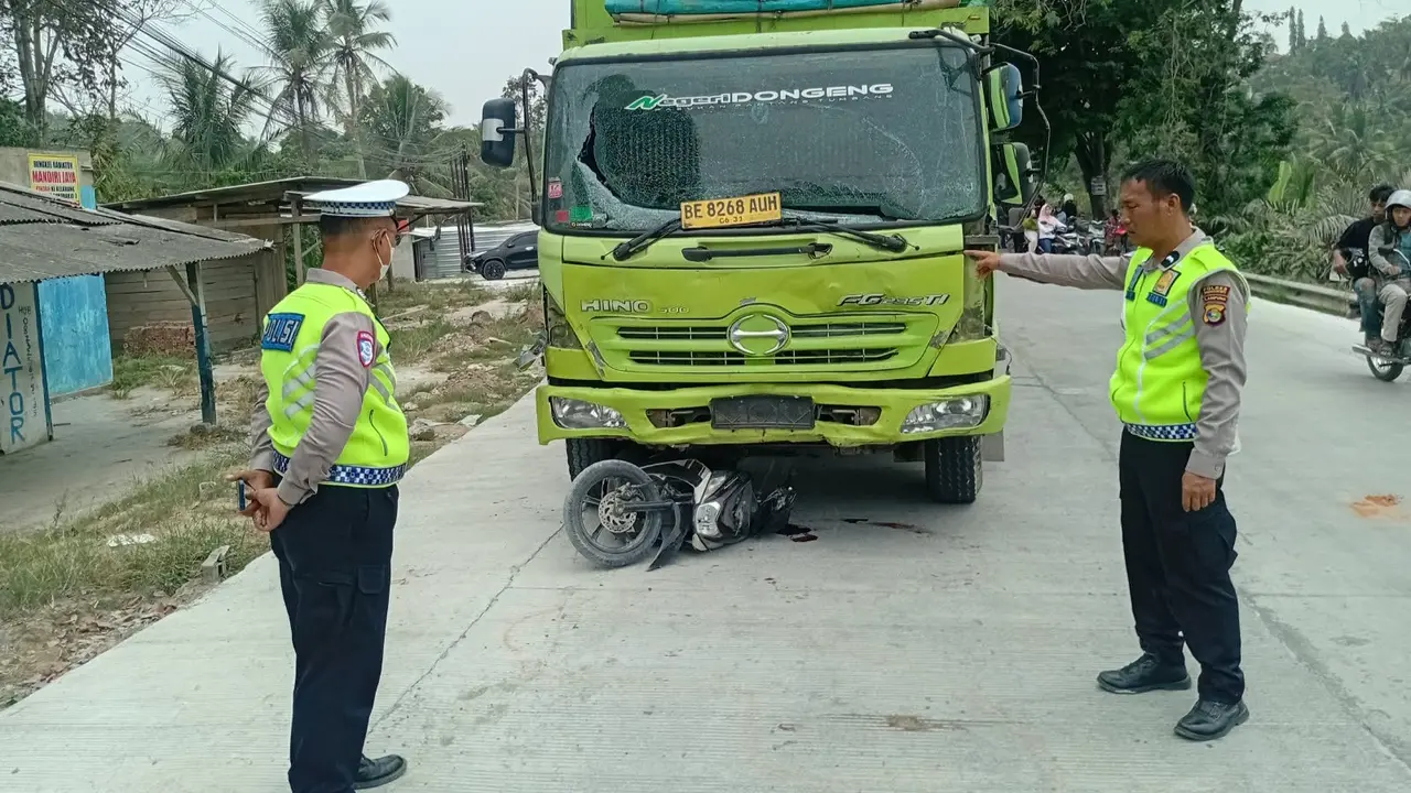 Tabrakan beruntun melibatkan lima kendaraan di Pringsewu, Lampung. (Dok. Istimewa)