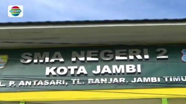 Gagal Seleksi, Puluhan Orangtua Calon Siswa Jambi Segel Sekolah