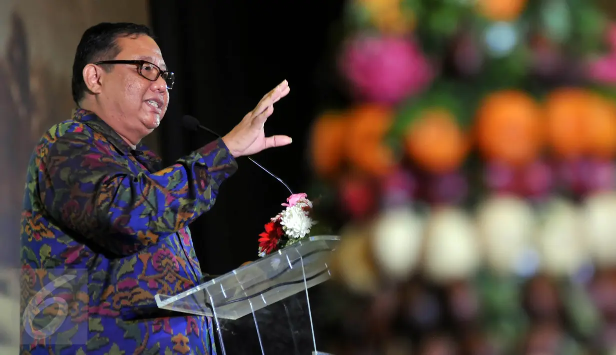 Menteri Koperasi dan UKM Anak Agung Gede Ngurah Puspayoga memberikan sambutan saat acara pengukuhan Himpunan Kerukunan Tani Indonesia (HKTI), Jakarta, Kamis (28/1). Pengukuhan ini dilakukan langsung oleh Ketua Umum HKTI Mahyudin (Liputan6.com/Johan Tallo)
