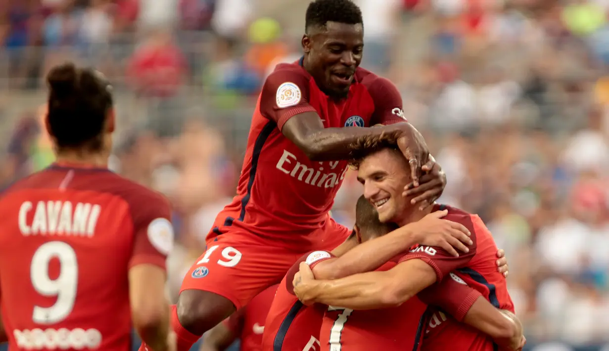 Pemain PSG merayakan gol yang di cetak Thomas Meunier ke gawang Real Madrid pada laga International Champions Cup (ICC) 2016, di Stadion Ohio, Columbus, Ohio, AS, Kamis (28/7/2016) pagi WIB. (EPA/Mark Lyons)