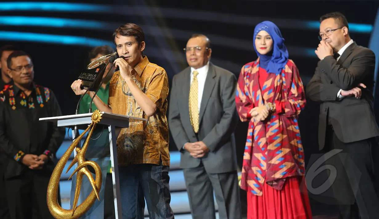 Elin Najar Arifin saat menyampaikan sambutannya seusai menyabet penghargaan Liputan6 Award 2015 untuk kategori Pemberdayaan Ekonomi, di Studio Emtek, Jakarta, Rabu (20/5). (Liputan6.com/Faizal Fanani)