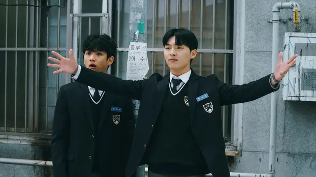 Choi Hyuk Wook berperan sebagai Yi Chan di drama Sparkling Watermelon
