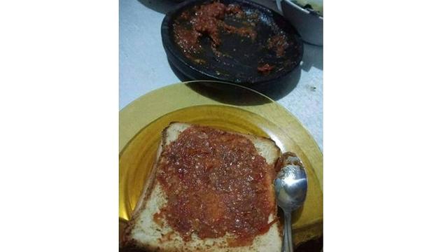 6 Potret Cara Makan Anti-Mainstream Ini Bikin Geleng Kepala