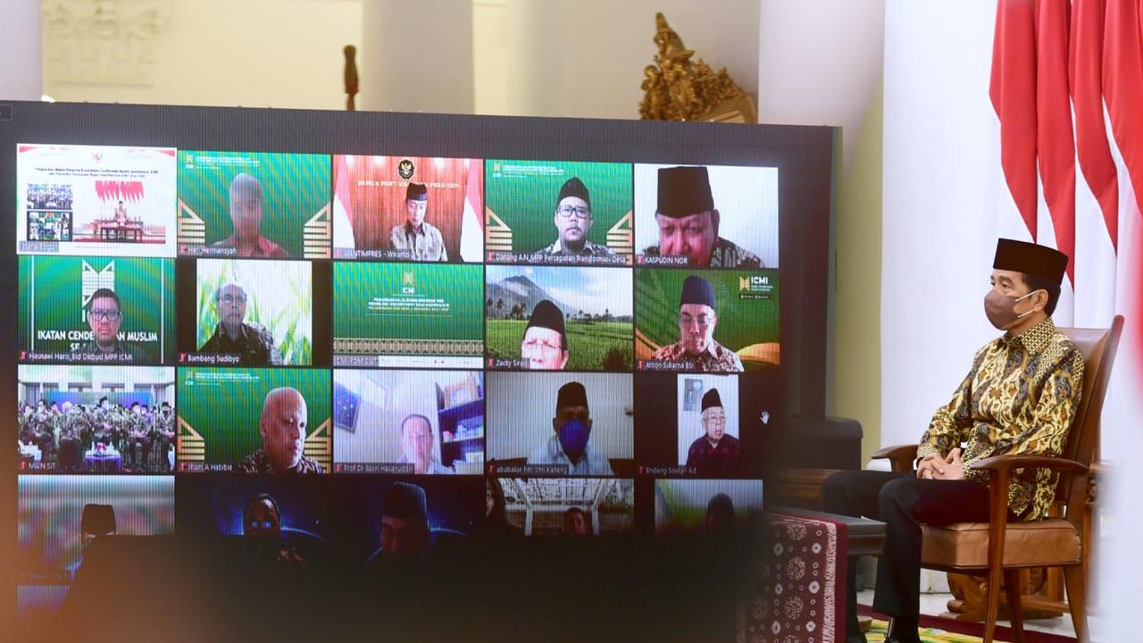 Presiden Joko Widodo hadir secara virtual pada acara Pengukuhan Majelis Pengurus Pusat Ikatan Cendekiawan Muslim Indonesia (ICMI). (Foto: Sekretariat Presiden)