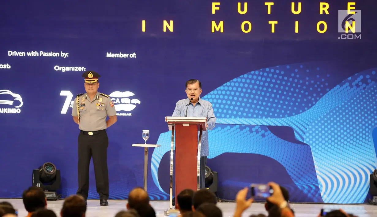 Wakil Presiden RI Jusuf Kalla memberikan sambutan dalam pembukaan pameran Gaikindo Indonesia Internasional Auto Show (GIIAS) 2019 di ICE BSD, Serpong, Tangerang, Kamis (18/7/2019). Tahun ini pameran otomotif terbesar di Indonesia tersebut mengusung tema Future in Motion. (Liputan6.com/Fery Pradolo)