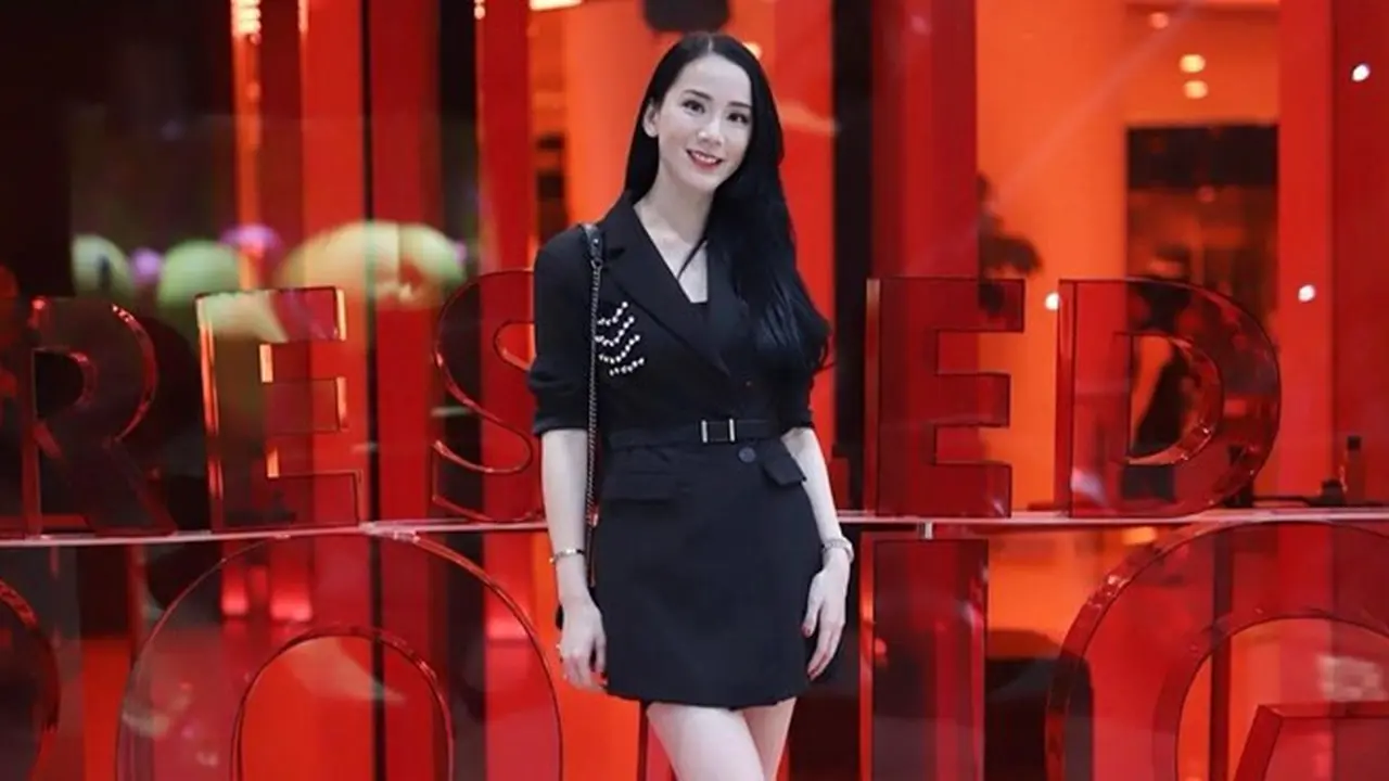 Lama Vakum, Ini 7 Potret Terbaru Jill Gladys yang Makin Awet Muda Bak ABG
