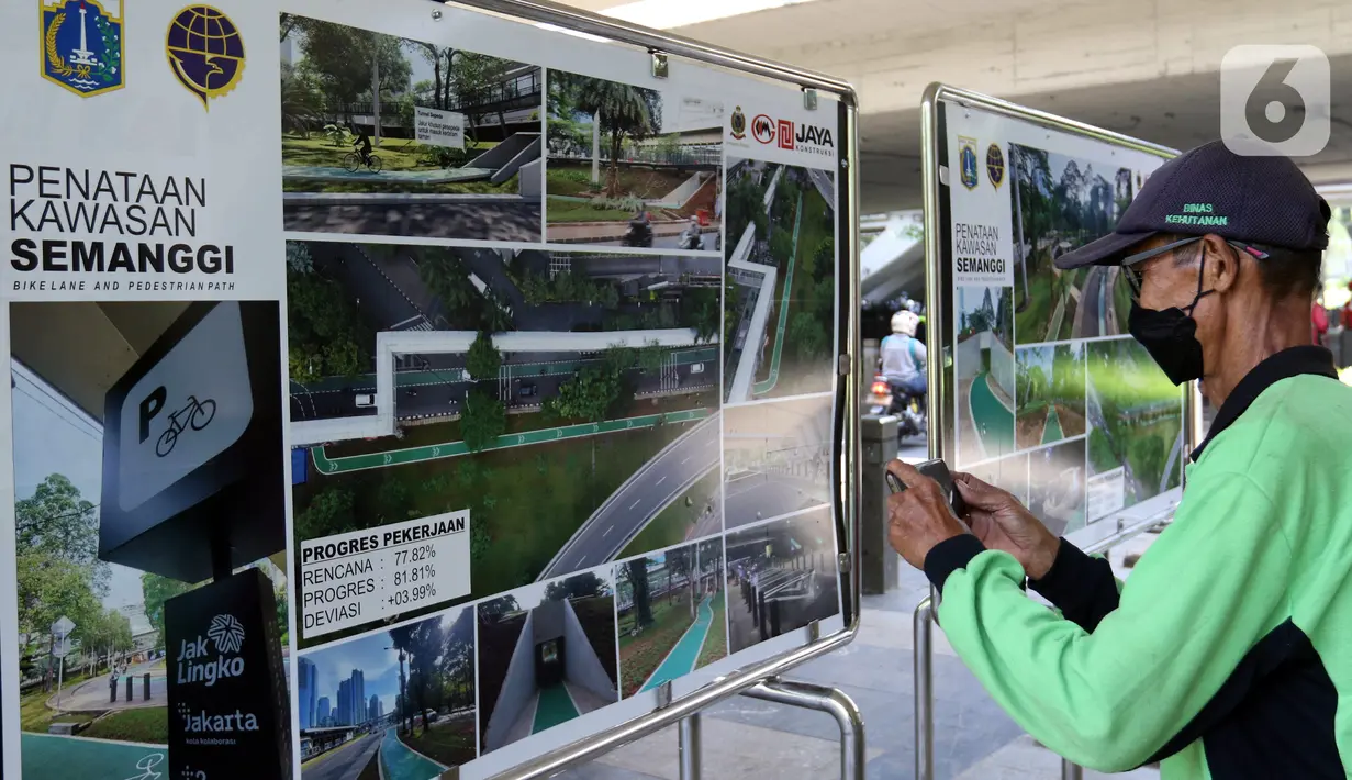 Petugas mengambil gambar penataan kawasan Semanggi di Taman Semanggi, Jakarta, Rabu (12/10/2022). Gubernur DKI Jakarta Anies Baswedan menyatakan pembangunan fasilitas pejalan kaki dan jalur sepeda itu bertujuan untuk memberikan ruang interaksi dan oase baru bagi warga Ibu Kota dan sekitarnya. (Liputan6.com/Herman Zakharia)
