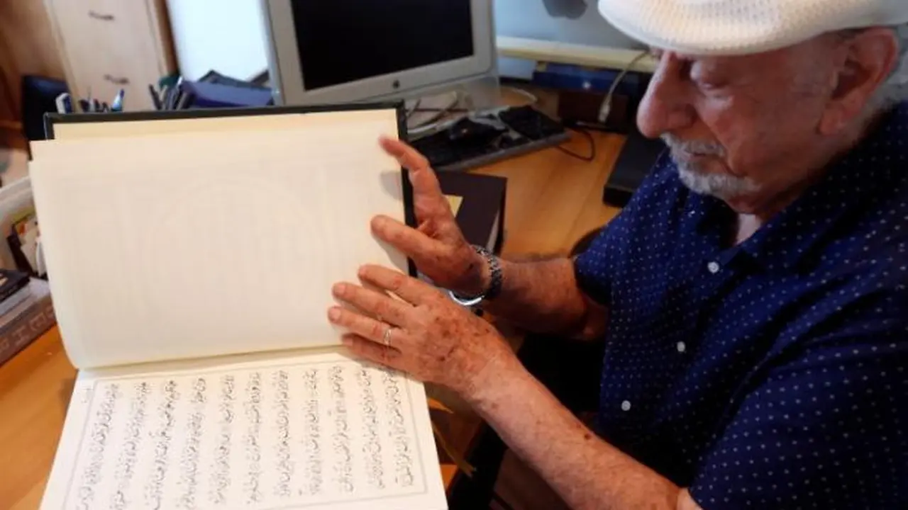 Seniman Ini Bertekad Buat Al Quran dengan Huruf Tersulit di Dunia