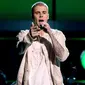 Penyanyi muda Justin Bieber memeriahkan ajang bergengsi Billboard Music Awards (BBMA) 2016 di T -Mobile Arena, Las Vegas, Minggu (22/5). Justin Bieber tampil casual mengenakan kaos, jaket dan celana jins robek (Kevin Winter/GETTY IMAGES NORTH AMERICA/AFP)