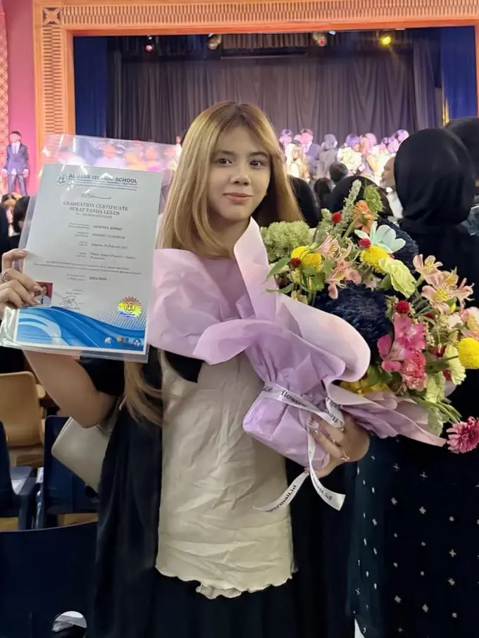 Shafeea Ahmad saat Wisuda Kelulusan SMP