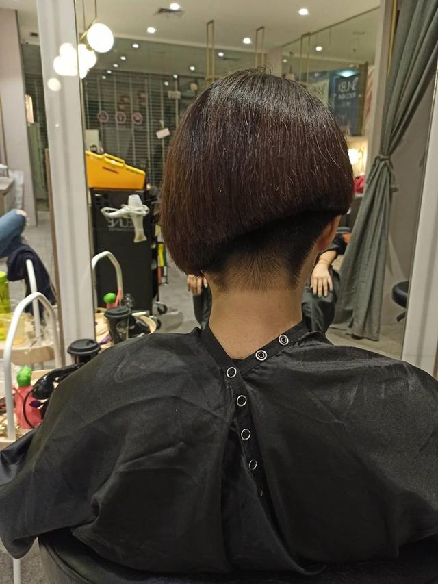 Potret Gaya Rambut Terbaru Leony (sumber : instagram/leonyvh)