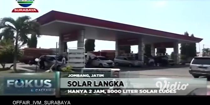 VIDEO: Kendaraan Antre Akibat Solar Langka di Beberapa SPBU