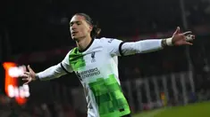 Pemain Liverpool, Darwin Nunez melakukan selebrasi setelah mencetak gol ke gawang Sparta Praha pada laga leg pertama 16 Besar Liga Europa 2023/2024 di Epet Arena, Praha, Republik Ceko, Jumat (08/03/2024) dini hari WIB. (AP Photo/Petr David Josek)