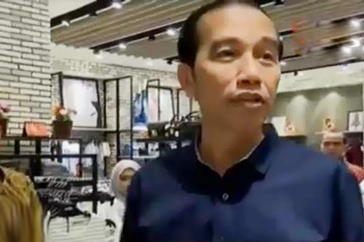 Jokowi Berburu Baju Diskon di Mal 