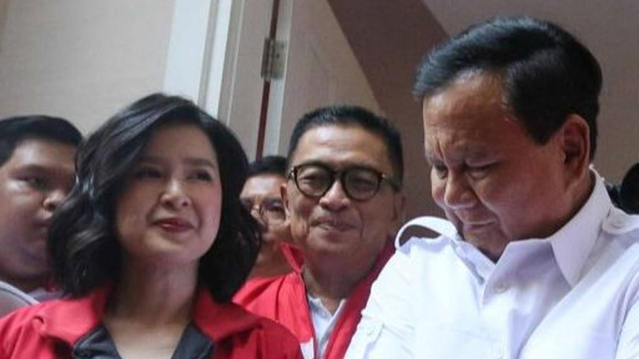 Dia tidak menggunakan nomor pelat Kementerian Pertahanan saat menyambangi PSI.
