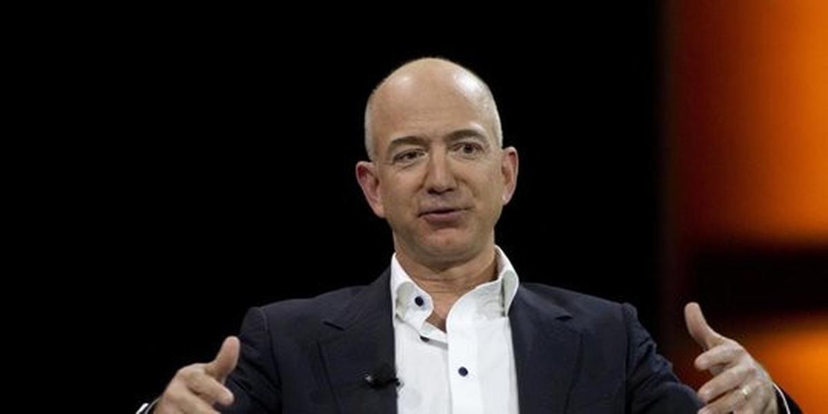 Jeff Bezos umur 51 tahun kekayaan USD 60 miliar