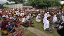 Ribuan umat Hindu melaksanakan ritual Melasti di Palu, Sulawesi Tengah, Kamis (19/3/2015). Ritual ini dilaksanakan untuk penyucian diri menyambut perayaan Hari Raya Nyepi Tahun Baru Saka 1937 pada Sabtu (21/3) mendatang.  (Liputan6.com/Dio Pratama)