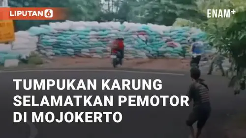 VIDEO: Detik-detik Tumpukan Karung Selamatkan Pemotor di Mojokerto