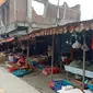 Aktivitas jual-beli di Pasar Tradisional Manonda, Kota Palu. Dinas Perdagangan dan Perindustrian Kota Palu menyebut selama pandami inflasi di daerah itu masih terkendali. (Foto: Heri Susanto/ Liputan6.com).