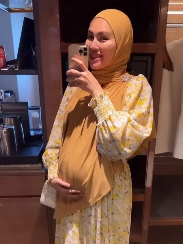 Babymoon Kartika Putri di London