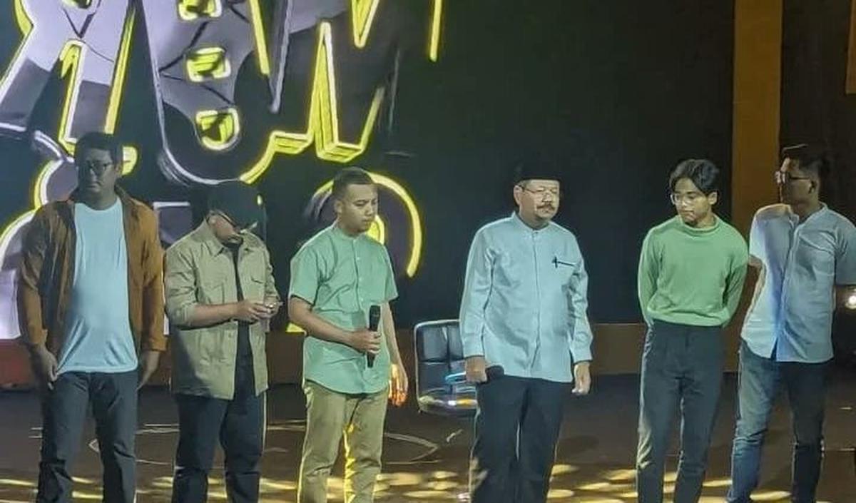 Dia mengatakan walaupun organisasi HTI itu sudah dibubarkan oleh pemerintah pada tahun 2017 lalu, tetapi aktivitasnya tetap berjalan di bawah permukaan.&nbsp;